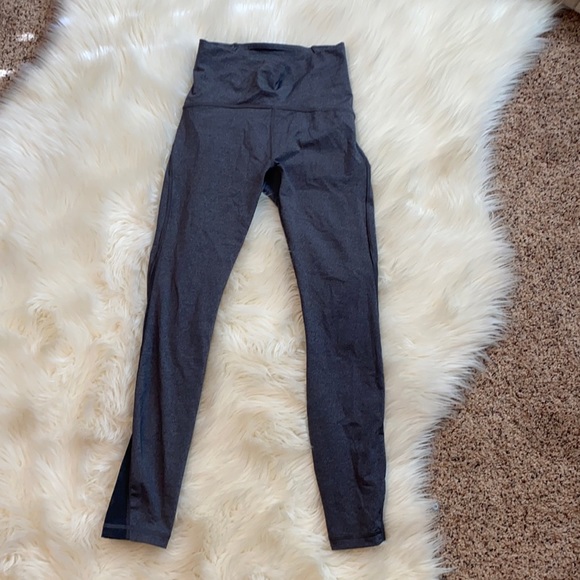 Lululemon train times 7/8 size 4 - Picture 2 of 4